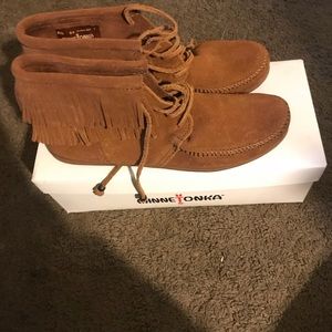 ⚡️ Lace Up Ankle Minnetonka Brown Boots